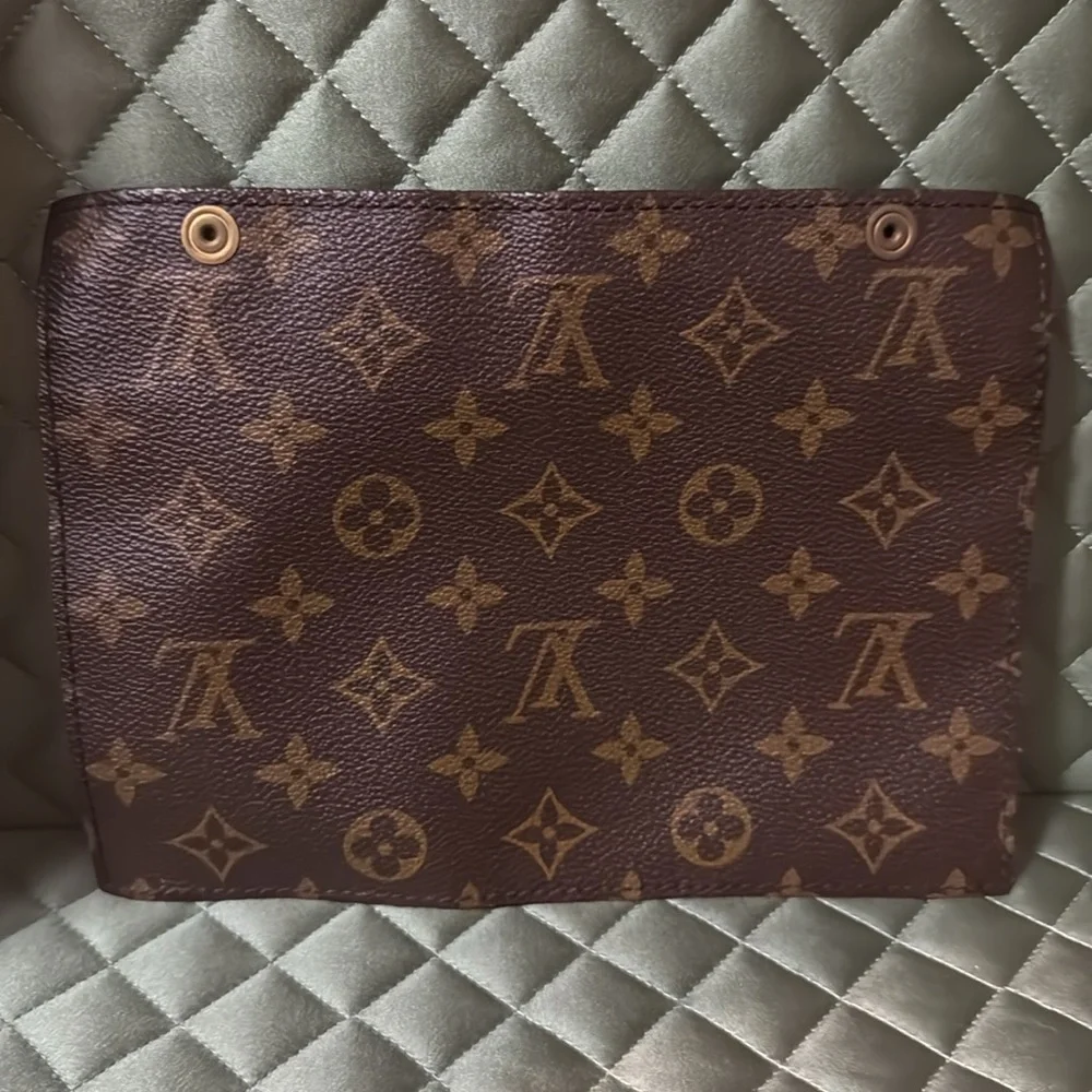 Louis Vuitton Monogram Randonnee GM snap pocket Clutch